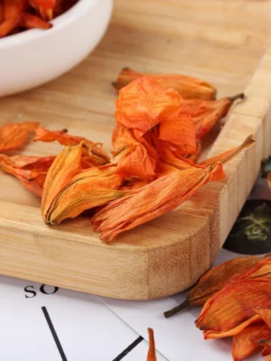 my-11134207-7r98z-llyg35x3nrtid6.webp High Quality Natural Dried Lily Flower Tea | Teh Bunga Lily Kering Semula Jadi | Herbal Floral Tea for Wellness & Relaxation